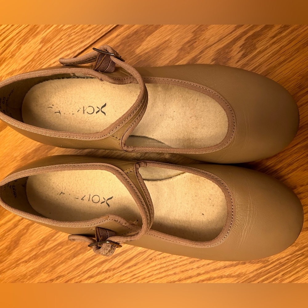 Capezio Tan Mary Jane Tap Shoes size 4.5W